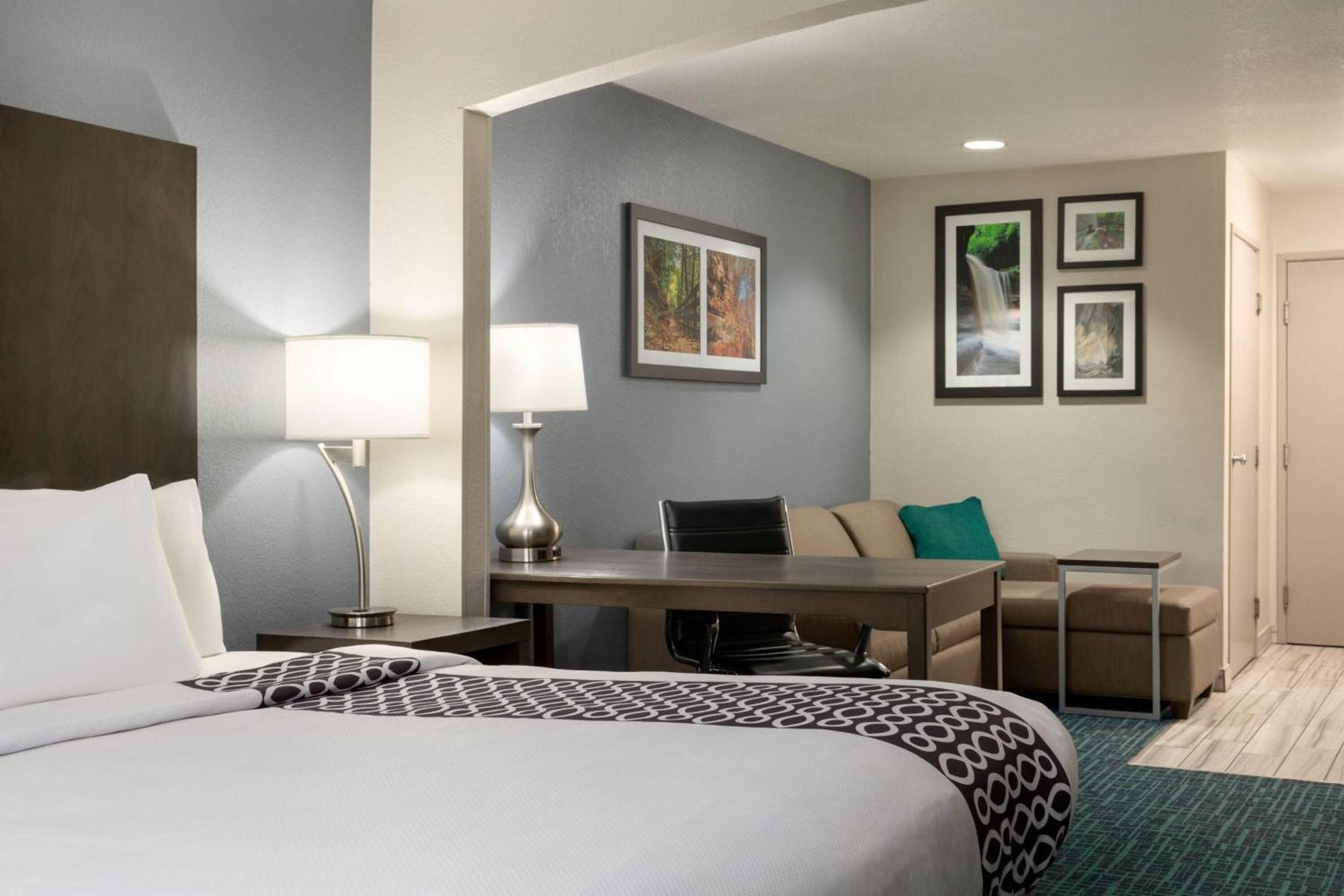 La Quinta Inn & Suites By Wyndham Peru Starved Rock St Park Ngoại thất bức ảnh